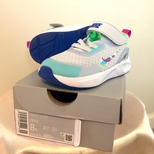 Toddler girls Force 1 Elite Nike size 8c with original box. Gently used.